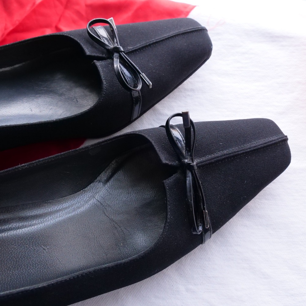 Perfect 90s Stuart Weitzman black kitten heels - Picture 2 of 8